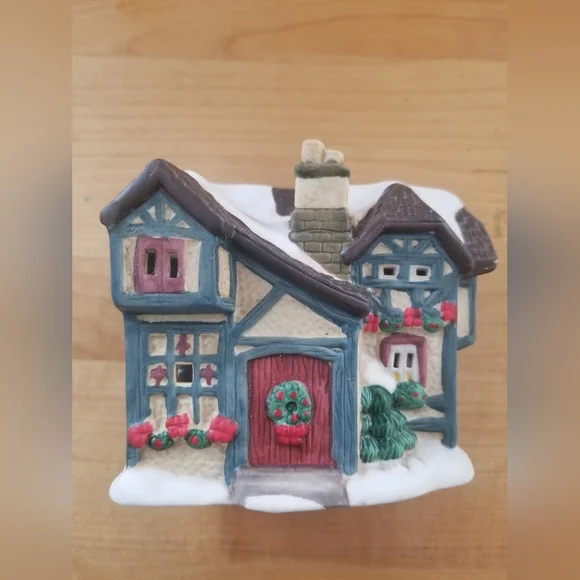 Vintage Holiday Time 6 Piece Village Collectibles House Set - Picture 7 of 10